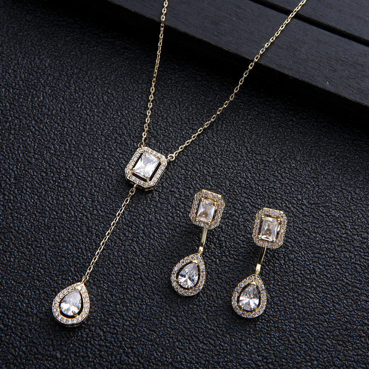 Exquisite Micro Inlaid Zircon Water Drop Necklace