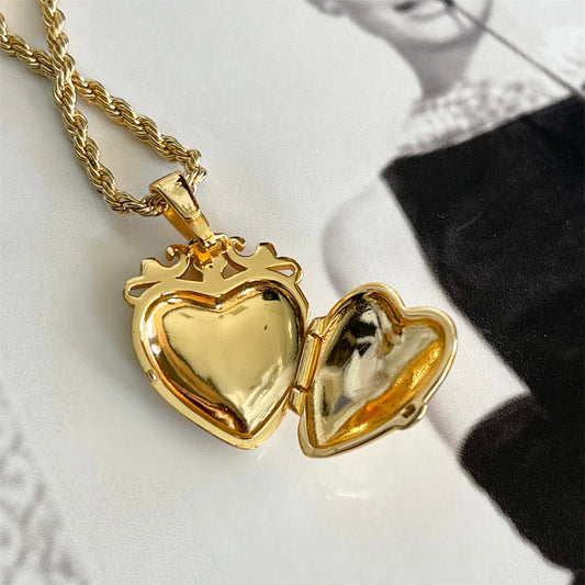 Beating Heart Opening And Closing Album Necklace Retro