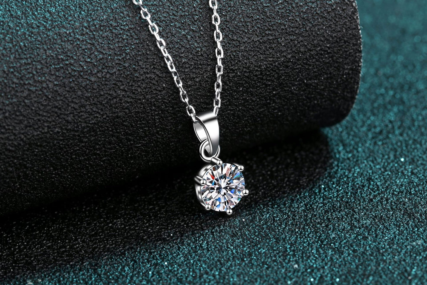 High-grade Moissanite Six-claw Pendant Necklace