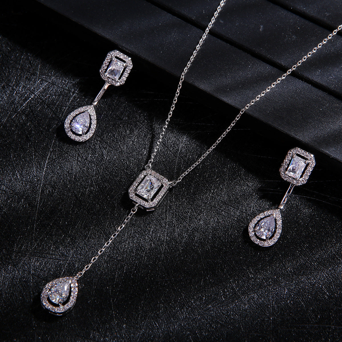 Exquisite Micro Inlaid Zircon Water Drop Necklace