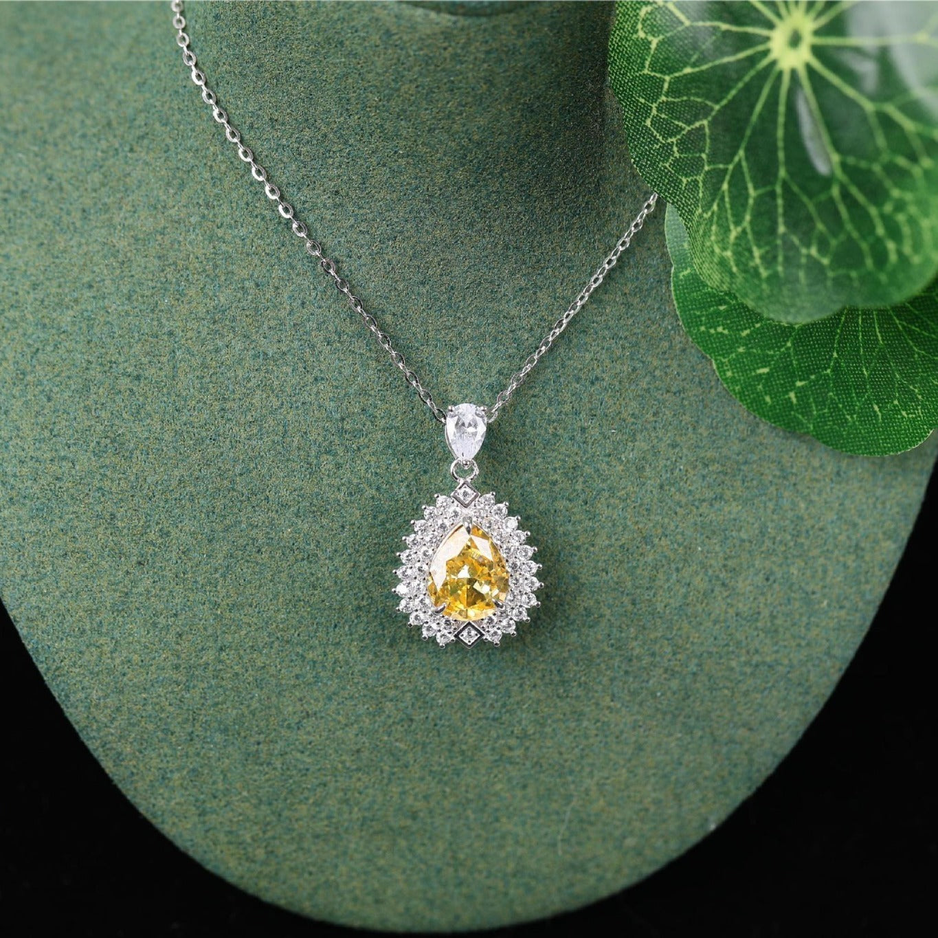 Yellow Diamond Pendant Temperament Necklace