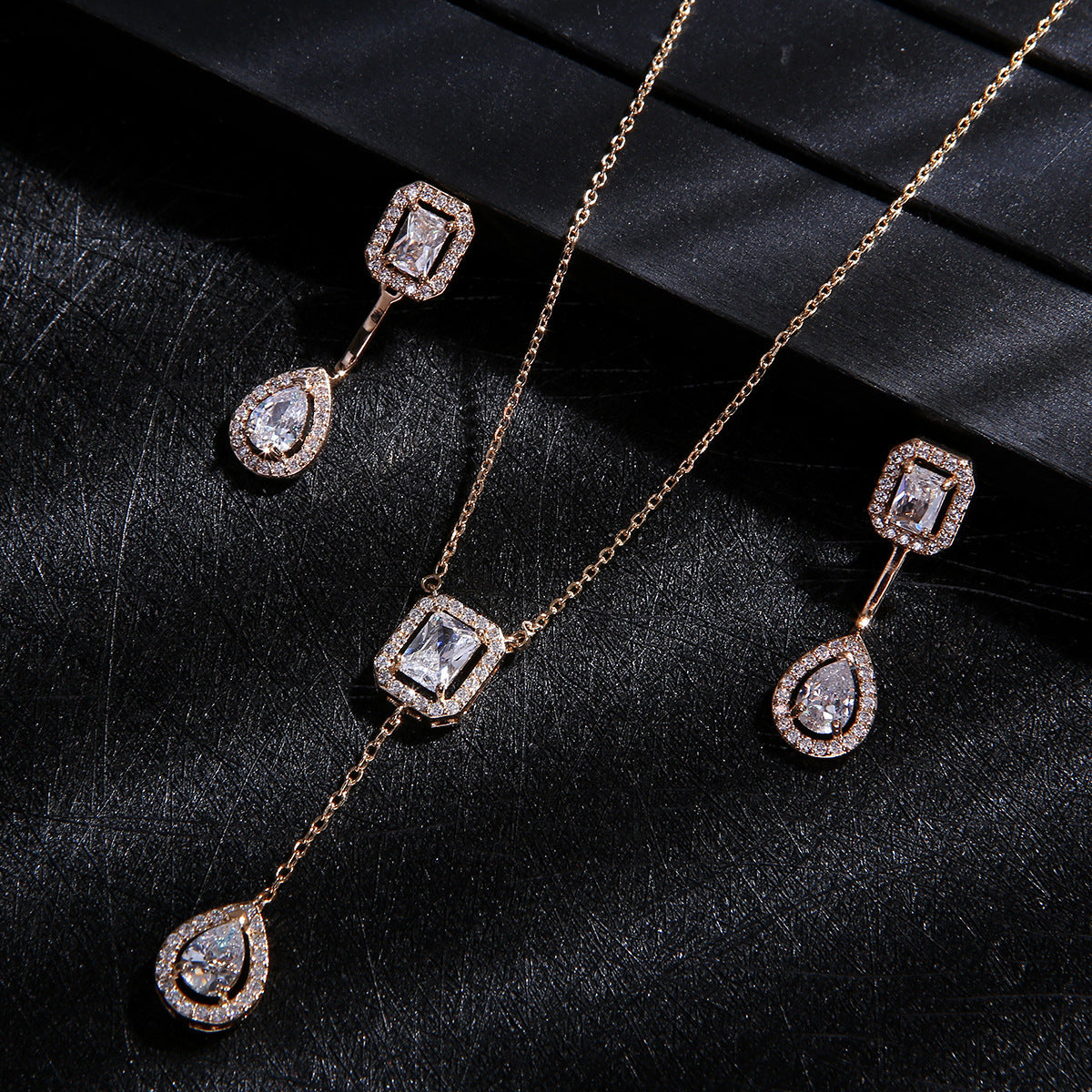 Exquisite Micro Inlaid Zircon Water Drop Necklace