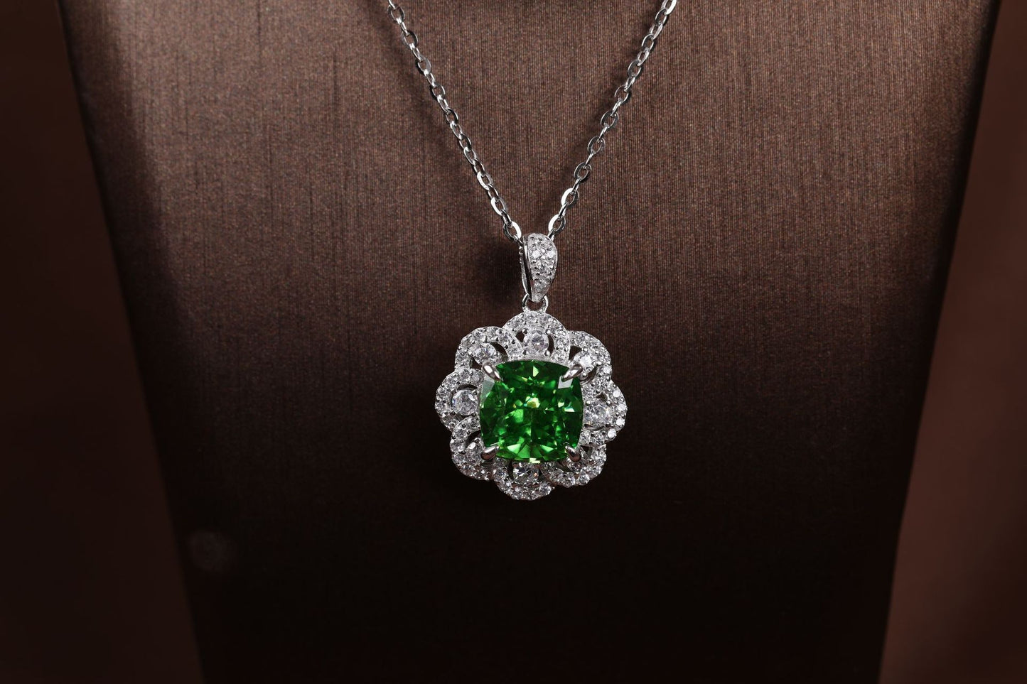 S925 Emerald Pendant Light Luxury High-grade Necklace